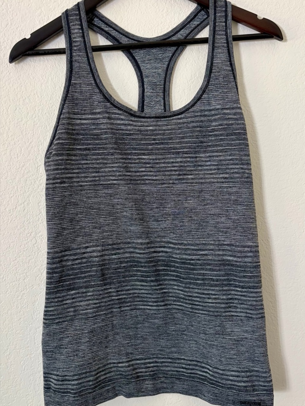 Patagonia women's athletic racerback tank top size small